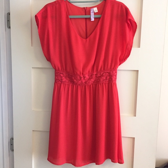 Coral red cute dress.