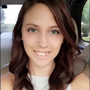 Meet your Posher, Leeann