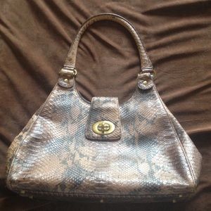 Guess purse plus snake pattern purse🙀what