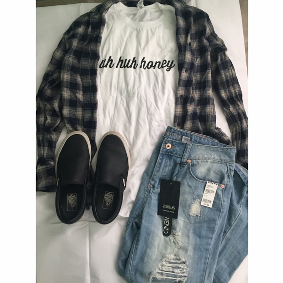 ‼️NWOT‼️ "uh huh honey" white tshirt