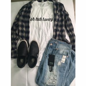 ‼️NWOT‼️ "uh huh honey" white tshirt