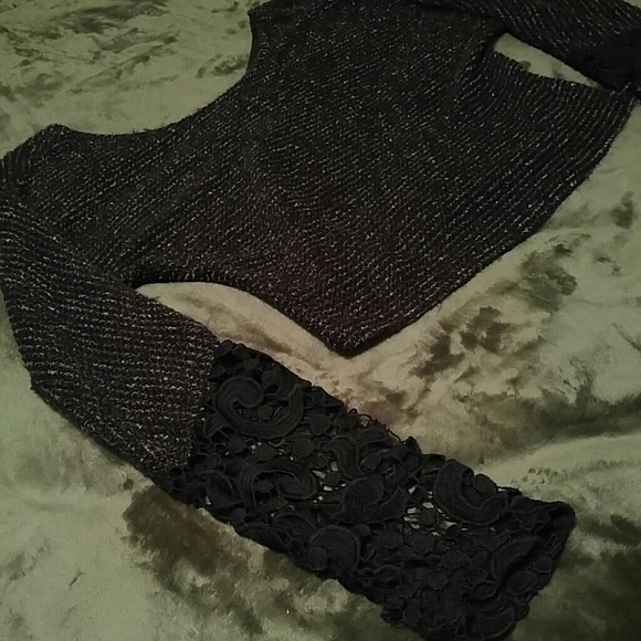 Lulumari lacey crop top - Picture 1 of 4
