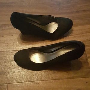 Black slip-on wedges
