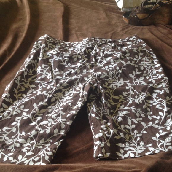 Bermuda shorts - Picture 2 of 3