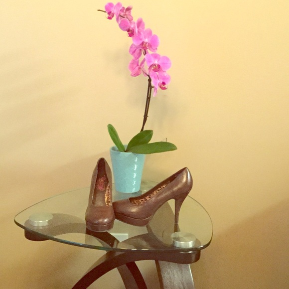 Kenneth Cole Unlisted brown leather heels