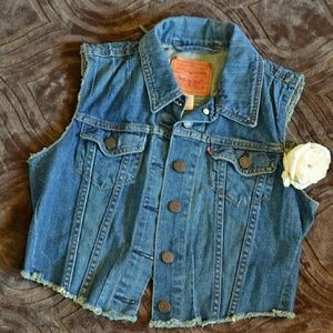 Adorable cut-off Levi's jean vest