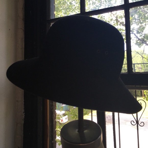 UO felt hat