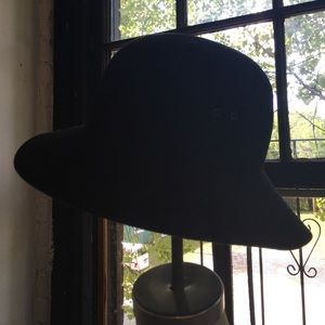 UO felt hat