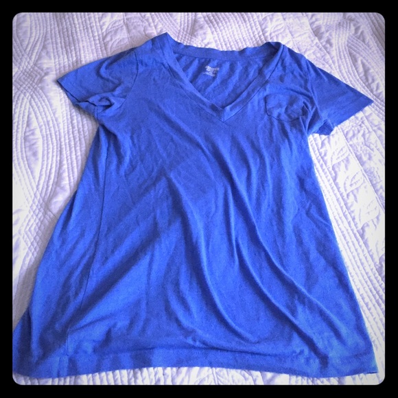 V- neck pocket tee