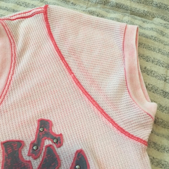 💗Pink Studded Cross Tee💗 Like New - Picture 4 of 4