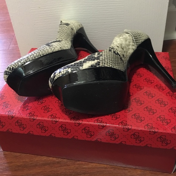 Guess Platform Python-Print Pumps - Picture 4 of 4