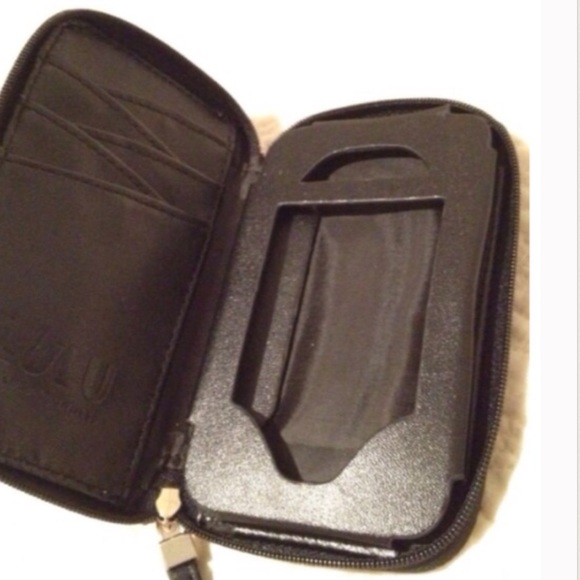 Lulu Guinness Accessories - ๐HP๐Lulu by Lulu Guinness iPhone Wristlet Lulu Guinness Accessories - ๐HP๐Lulu by Lulu Guinness iPhone Wristlet