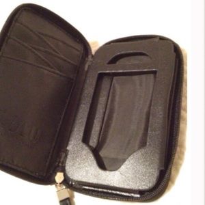 Lulu Guinness Accessories - ๐HP๐Lulu by Lulu Guinness iPhone Wristlet Lulu Guinness Accessories - ๐HP๐Lulu by Lulu Guinness iPhone Wristlet