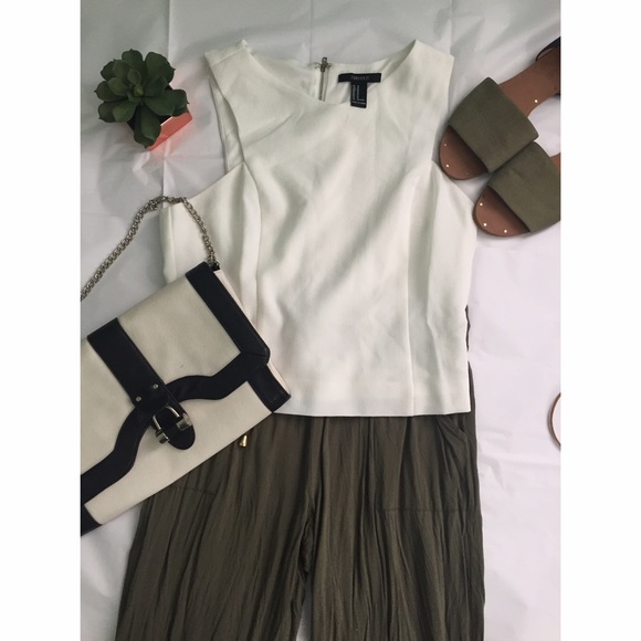 ‼️NWOT‼️ white size M going out crop top