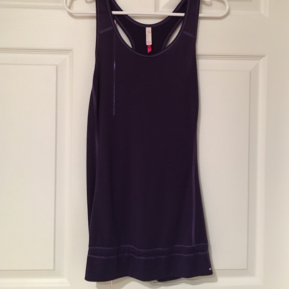 Moving Comfort active top