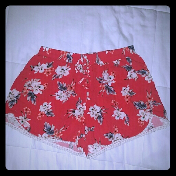 Hollister red, floral "drapey" shorts