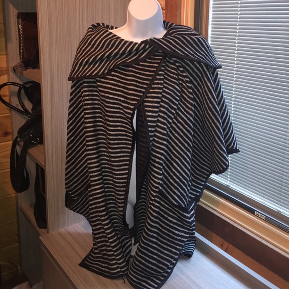 New never worn striped cape coat