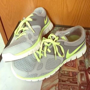 Nike Tennis Shoes