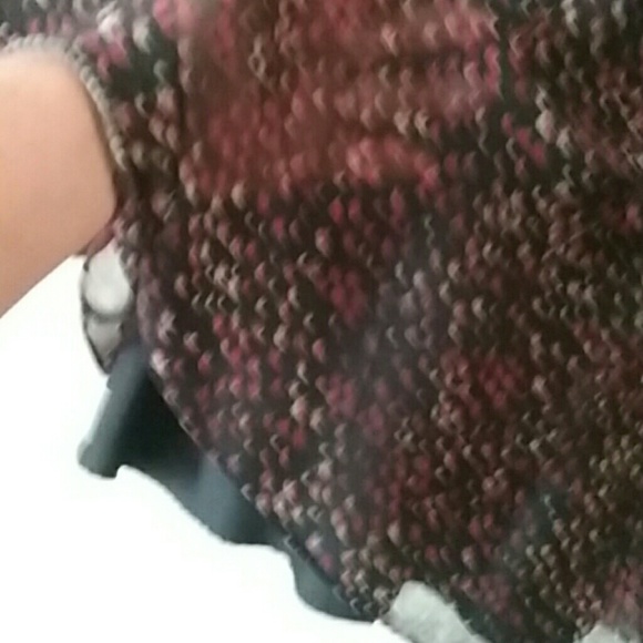 Beautiful flowing blouse - Picture 2 of 4