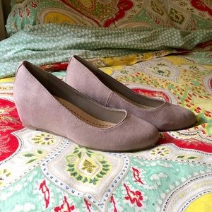 City classified taupe wedges, never worn