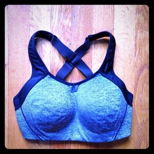 VSX💪🏽Victoria's Secret gray and black sports bra