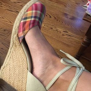 Wedges that tie around the ankle