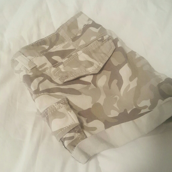 Shorts - Picture 2 of 4