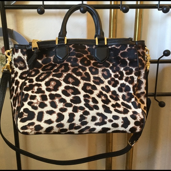 X SOLD Tory Burch Snow Leopard Robinson Square X - Picture 2 of 4