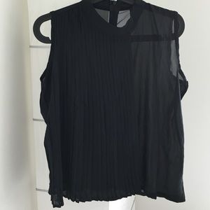 Cute black pleaded side top