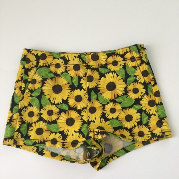 H&M Pants - H&M Sunflower Shorts, size 8 NWOT