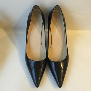 Black pumps