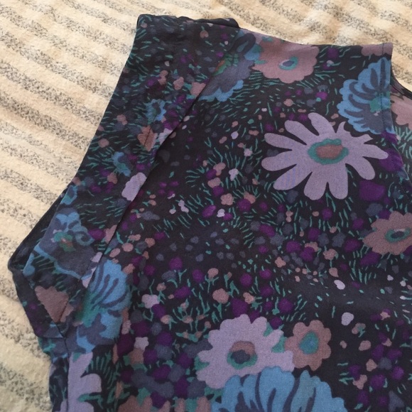 🌸Dark Floral Loose Top - Picture 4 of 4