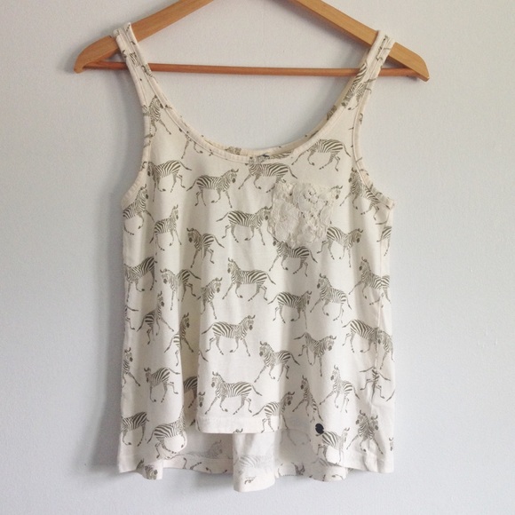 Tommy Hilfiger Tops - 🎉HP🎉Zebra Crop Tank with Lace Pocket