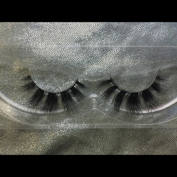 Eyelashes - Picture 2 of 2
