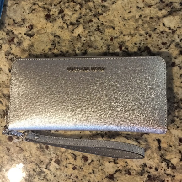 Michael Kors Jet Set Wallet
