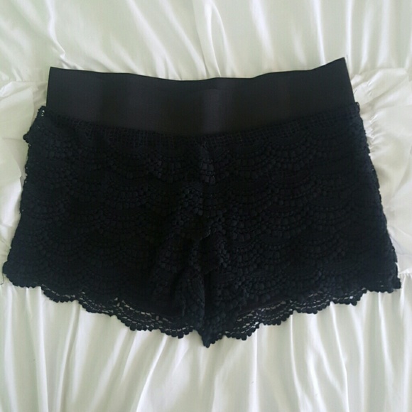 Wetseal crochet shorts