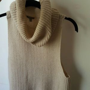 Sleeveless Turtleneck Knit