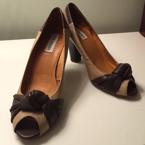 Genuine leather Steve Madden peep-toe pumps
