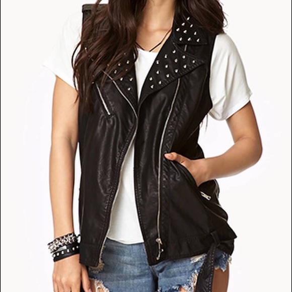 Spiked faux leather vest! W/belt