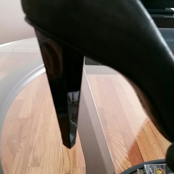 BCBG MaxAzria - Picture 2 of 4