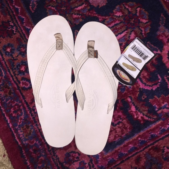 NWT Sand Color Rainbow Sandals Size Women's M