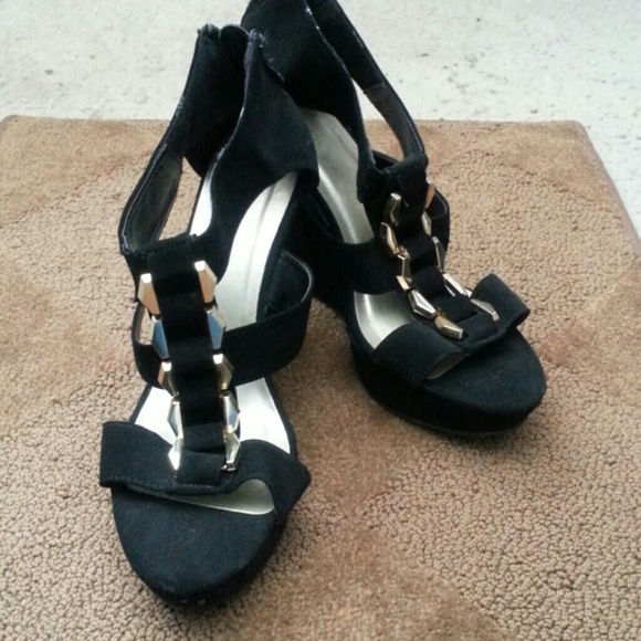 Black wedges