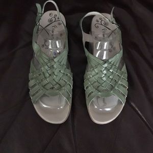 Bare trap Green Sandals