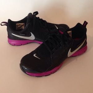 Nike Black & Hot Pick Tennis Shoes