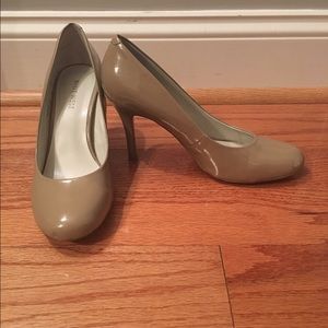 Nine West Taupe Patent Round Toe Heels