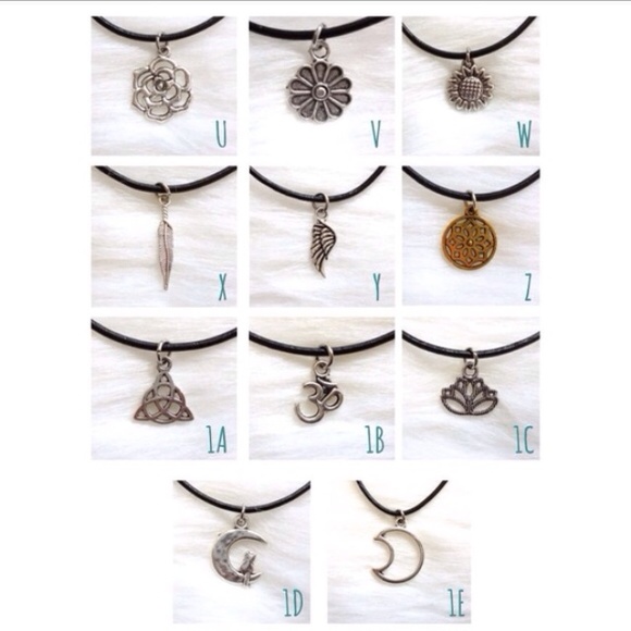 Choker Necklace 'U' Charm