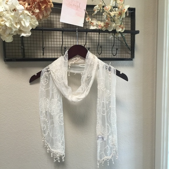 Lace scarf