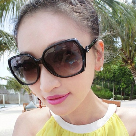 Big framed sunglasses