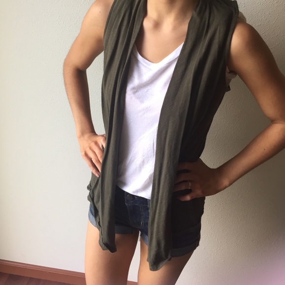 American Eagle Vest Cardigan - Picture 1 of 1