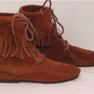 Minnetonka Suede Trapper Fringed Moccasin Size 7
